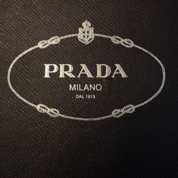 Prada - Picture 2 of 7